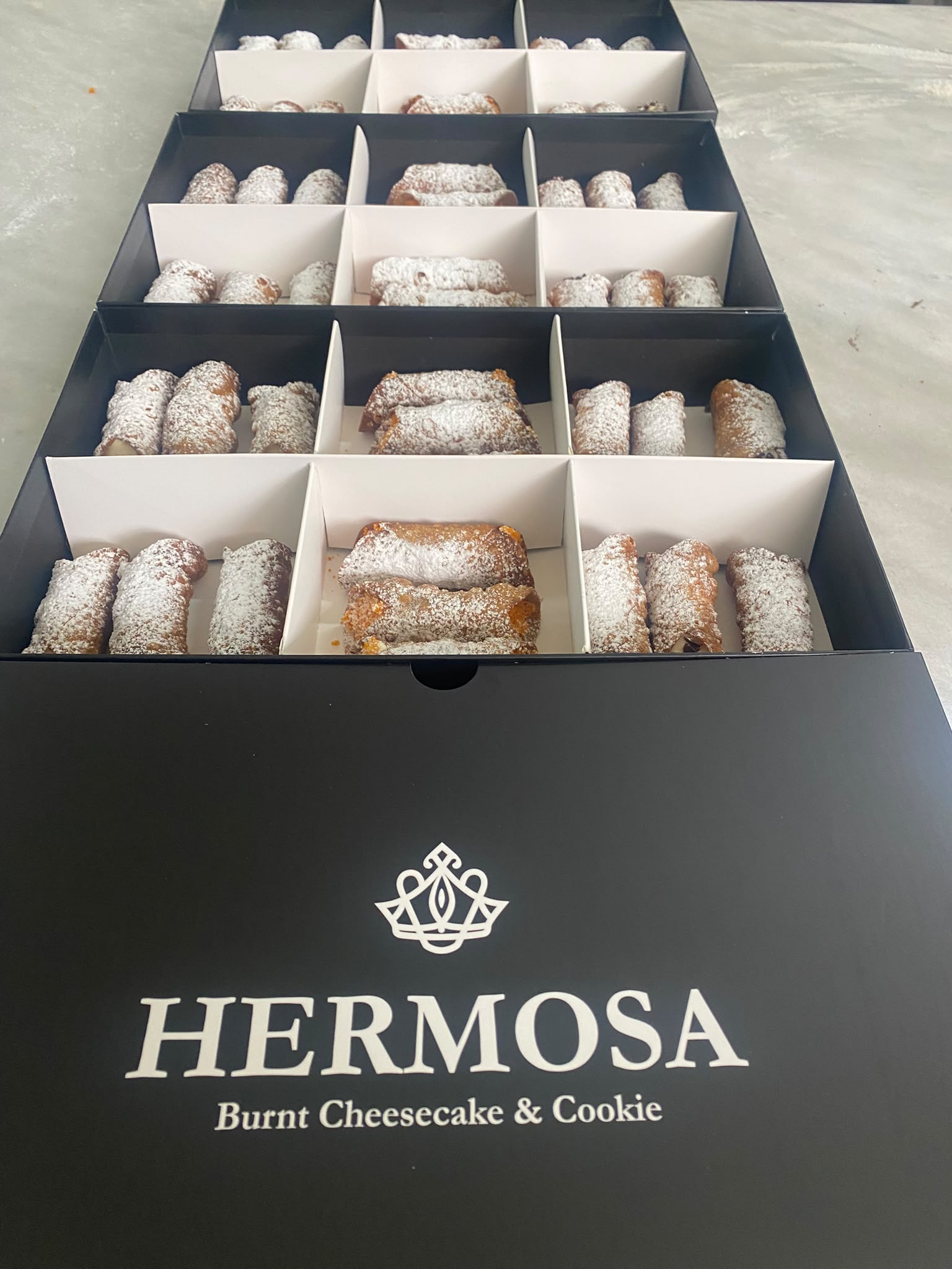 İtalyan Cannoli ve Hediye Kutusu
